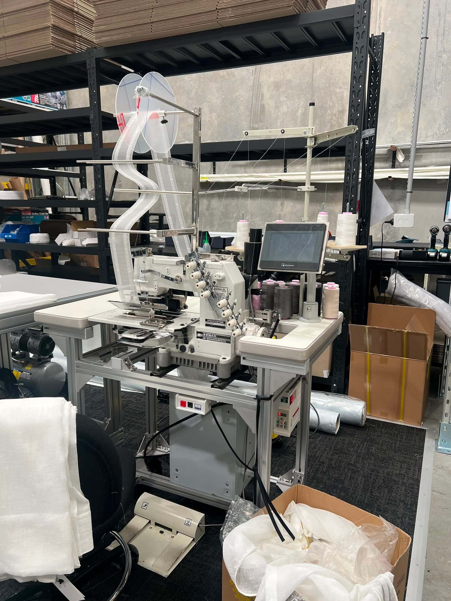 Header tape feeding through the pleating machine